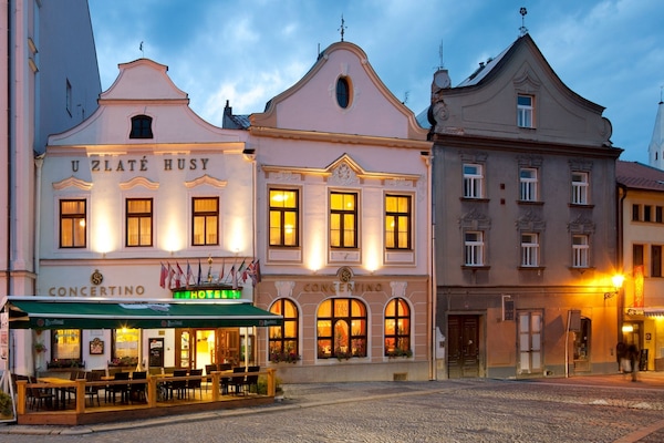 Front of property - evening/night