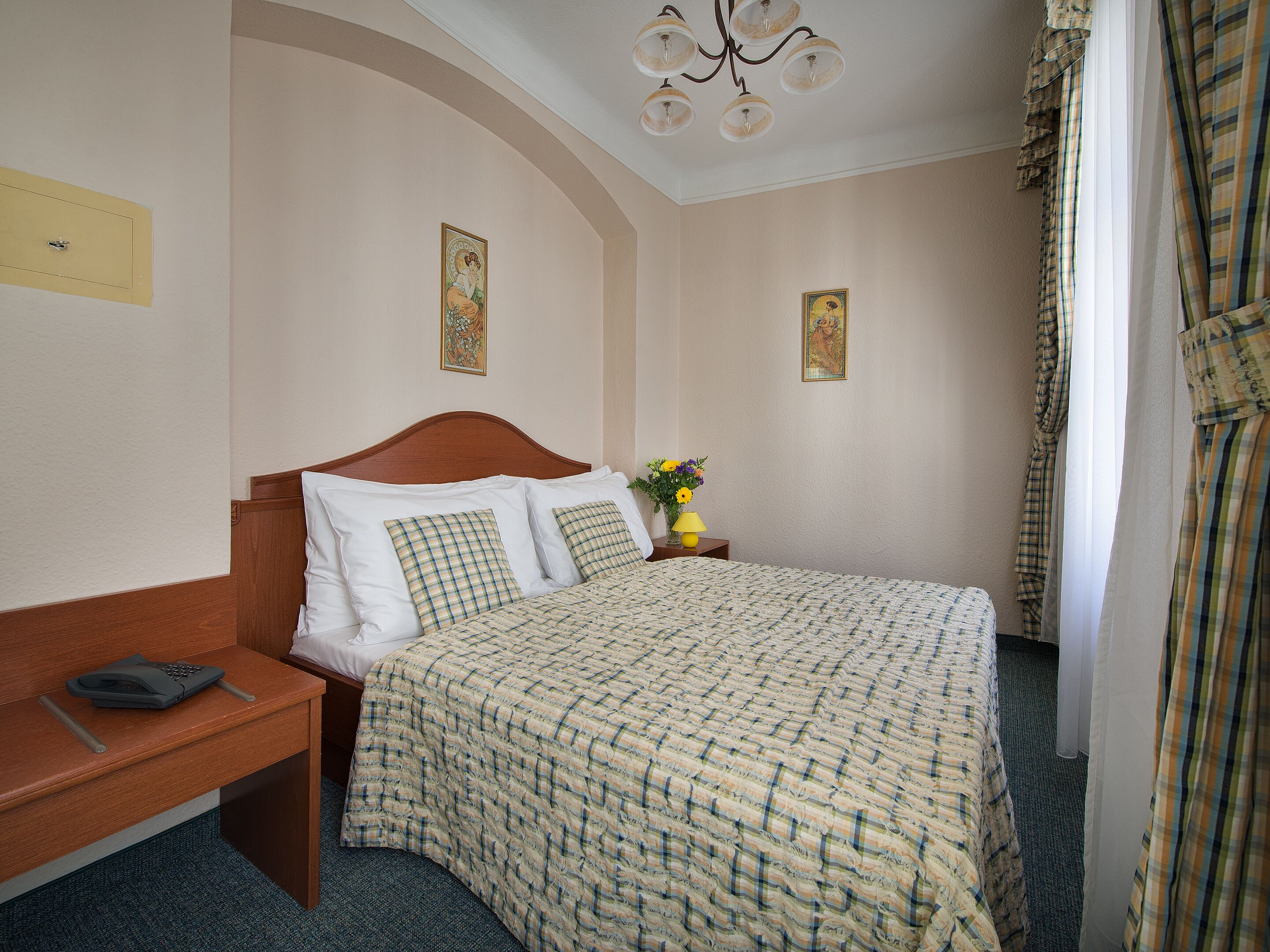 double room | in-room safe, desk, free wifi, bed sheets