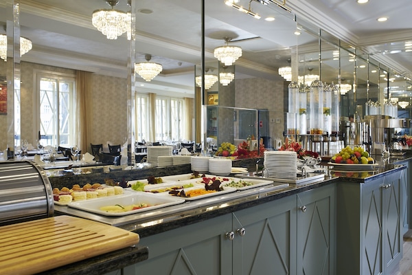 Termasuk sarapan bufet