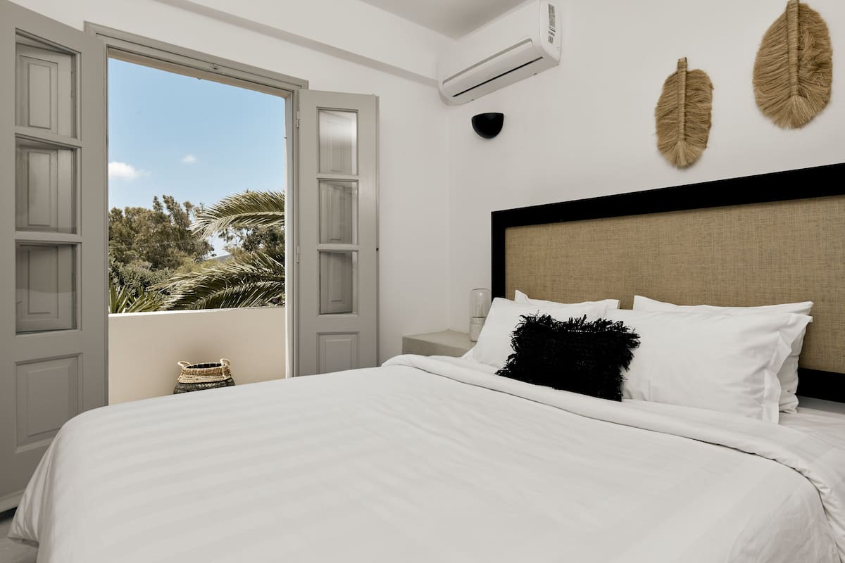 junior suite | 1 bedroom, minibar, in-room safe, soundproofing