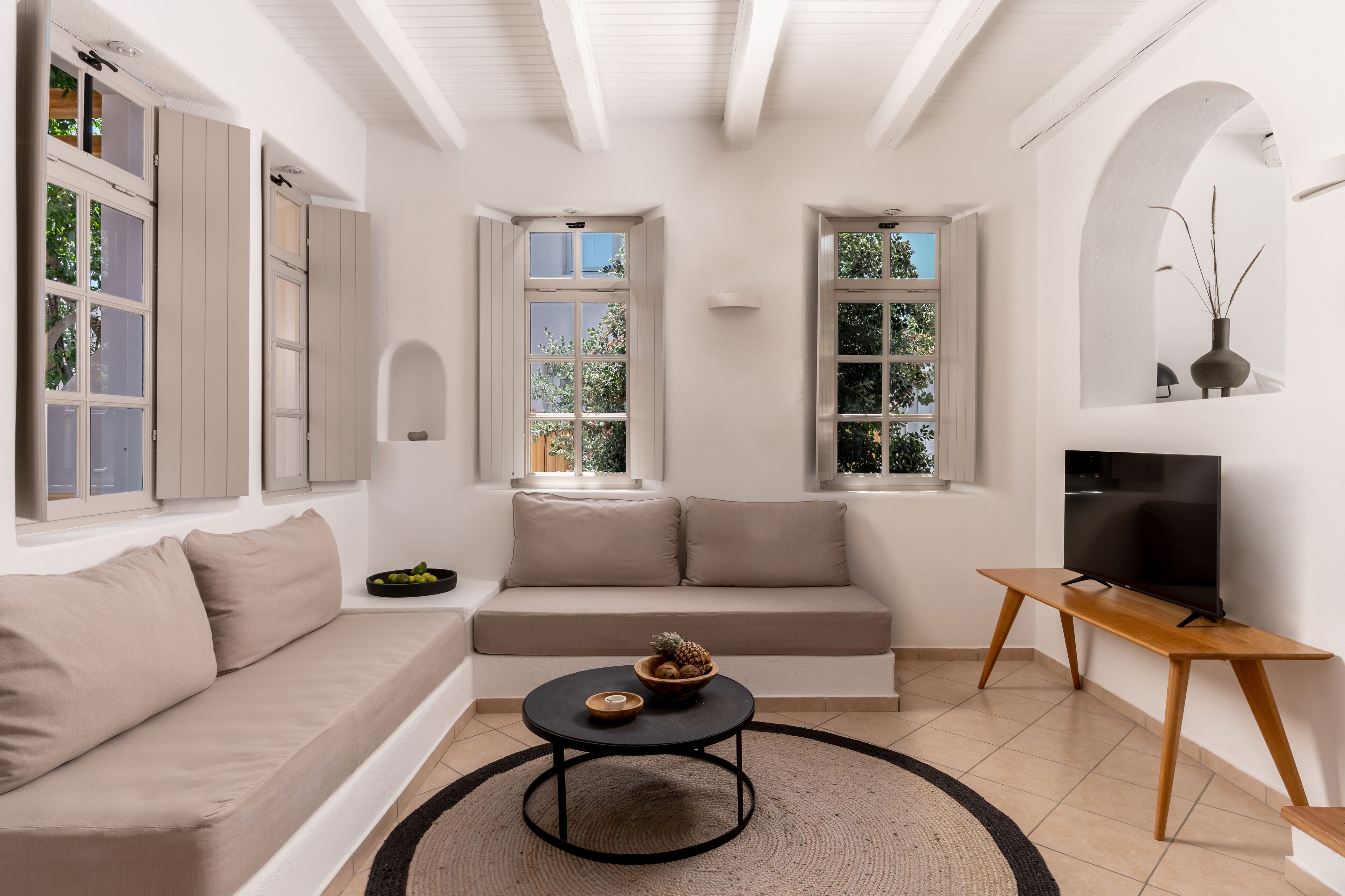 suite, outdoor jetted tub | living area | tv