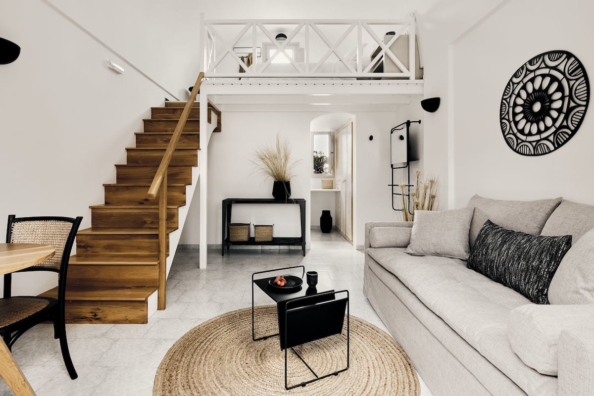 Junior Suite (Split Level) | 1 bedroom, minibar, in-room safe, soundproofing