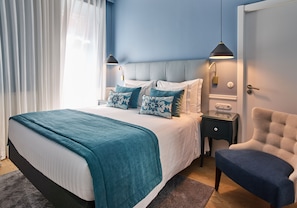 Deluxe Double Room | Premium bedding, in-room safe, desk, blackout drapes - Hotel Florescente (Lisbon)