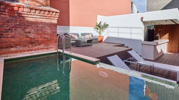 Seasonal outdoor pool, open 10:00 AM to 9:00 PM, pool loungers