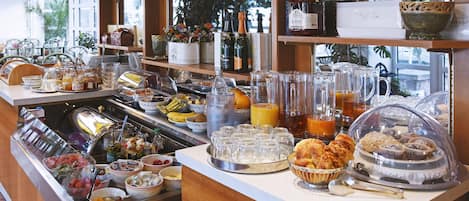 Buffet déjeuner (5 EUR par personne)