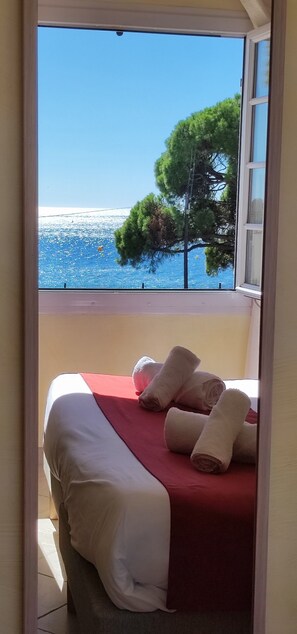Egyptian cotton sheets, premium bedding, minibar, in-room safe - Hotel & Spa La Villa (Sainte-Maxime)