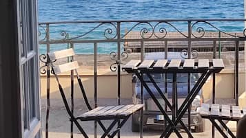 Suite/Appartment 62m | Egyptian cotton sheets, premium bedding, minibar, in-room safe