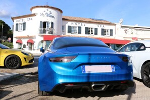 Front of property - Hotel & Spa La Villa (Sainte-Maxime)