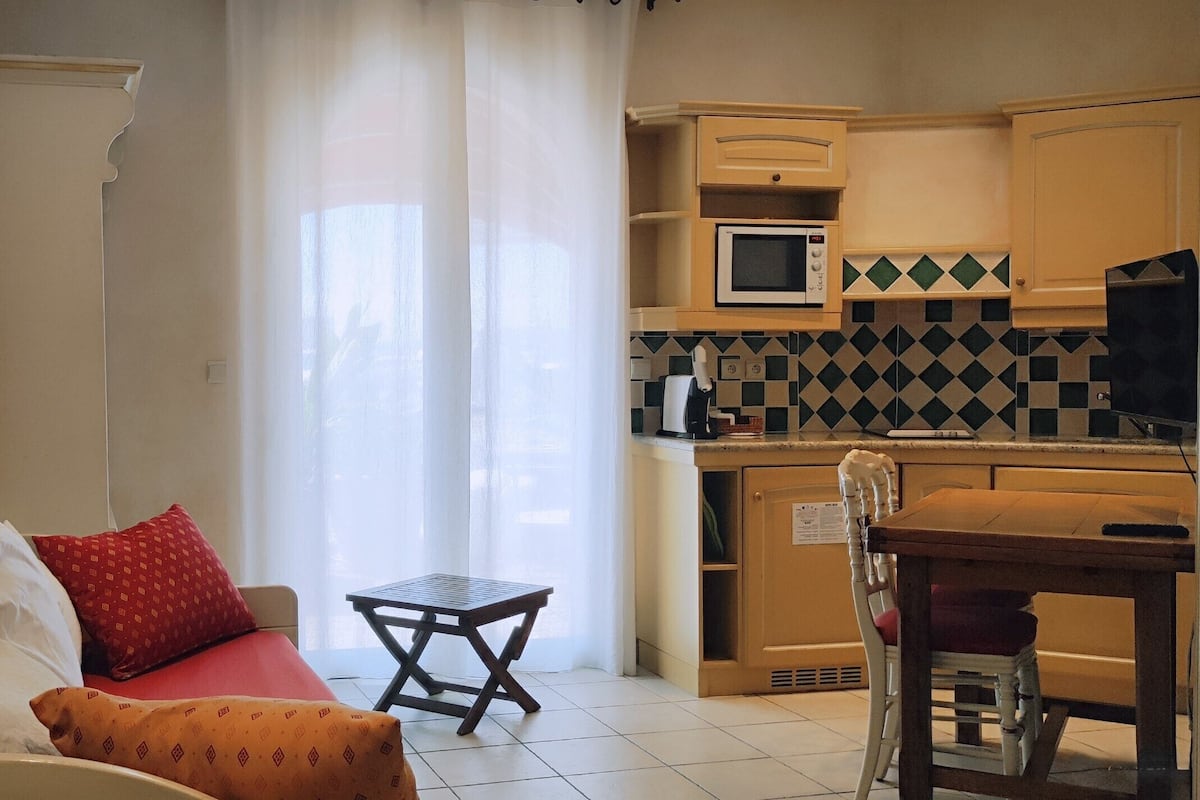 Suite, Kitchen, Ground Floor (Suite/Appartement 28m) | Private kitchenette