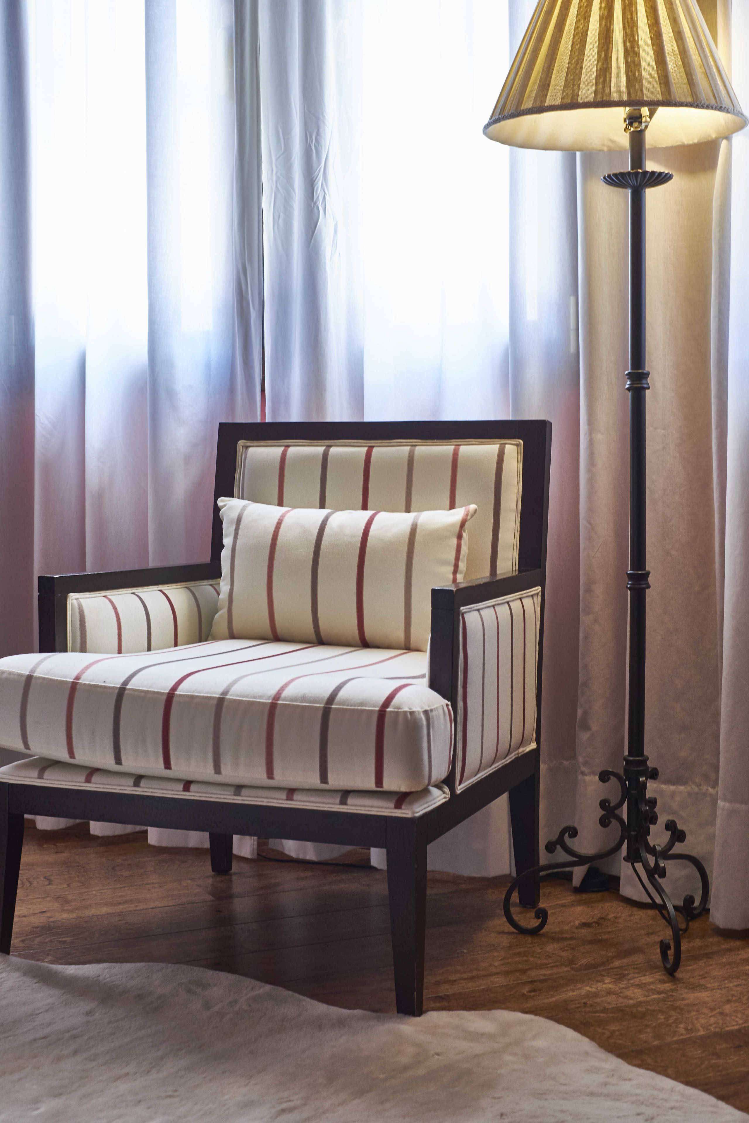 design suite, 1 queen bed | 1 bedroom, in-room safe, individually decorated, desk