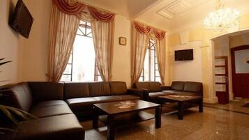 Coin salon dans le hall