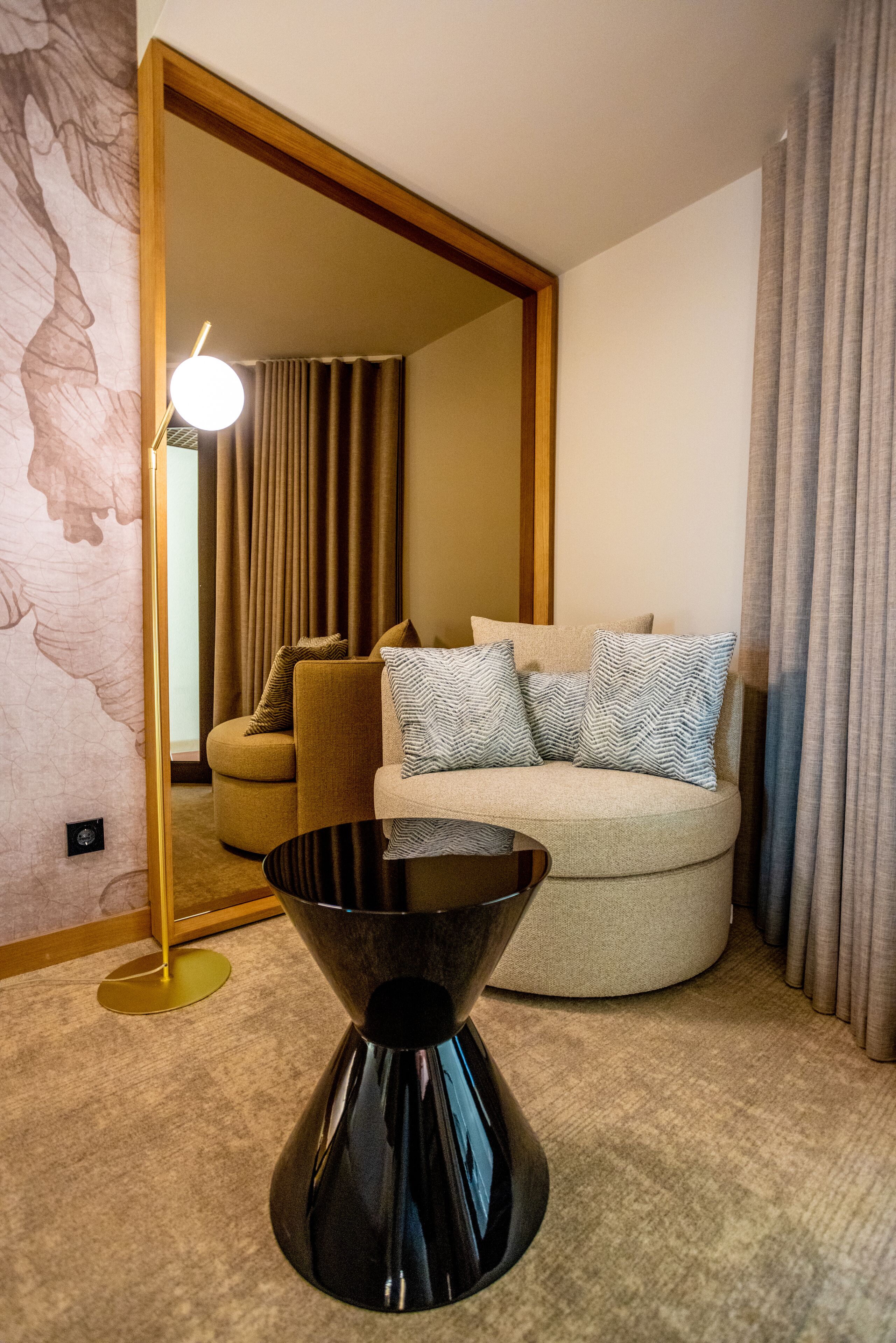 superior twin room | 1 bedroom, minibar, in-room safe, desk