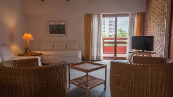 32-inch LED TV with cable channels, TV