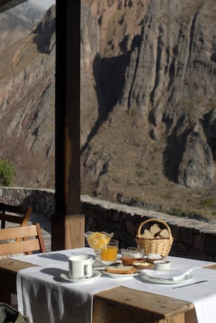 Lunch and dinner served . Hotel Iruya
