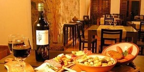 Déjeuner et dîner servis sur place