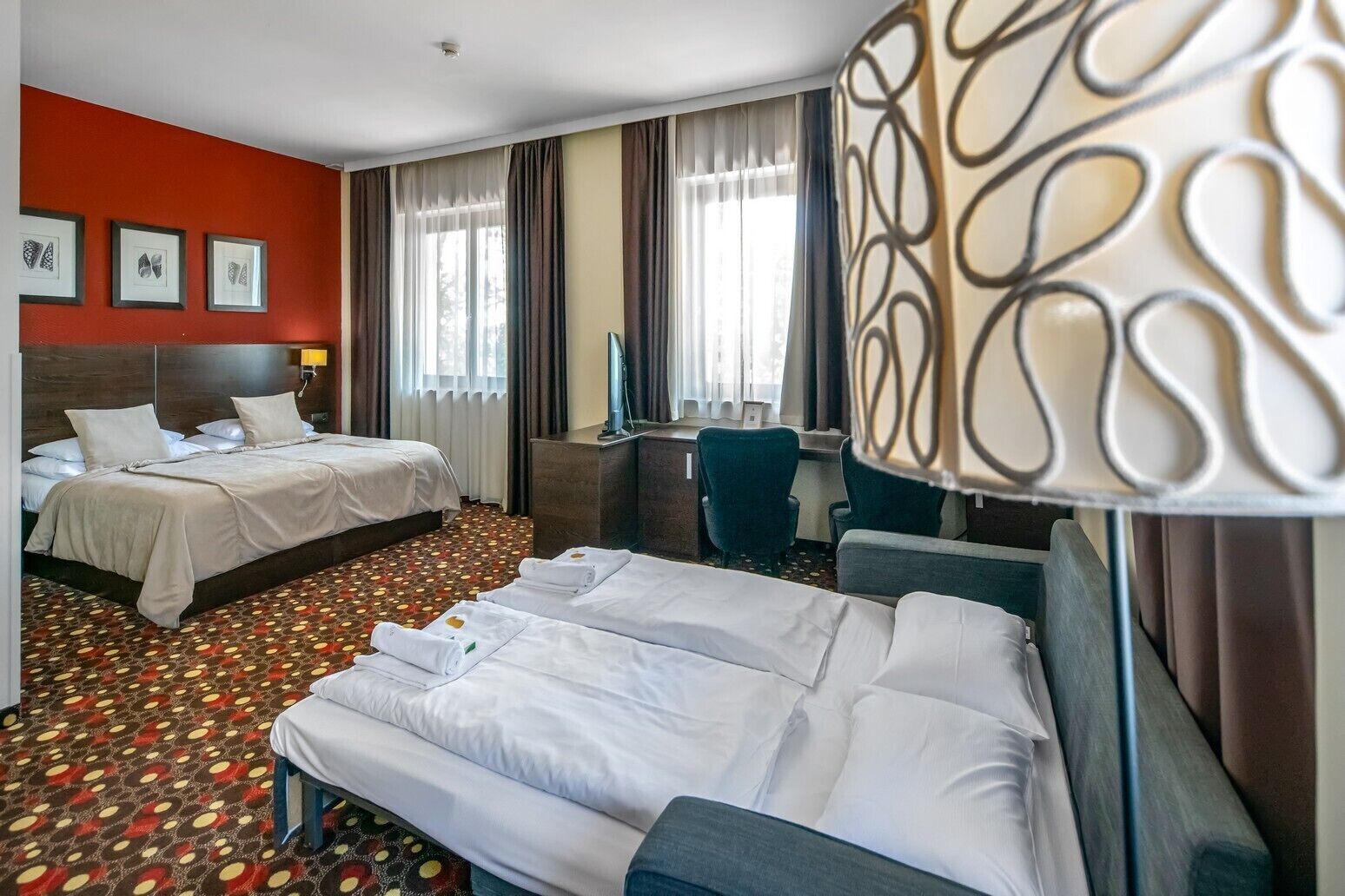 standard suite, 1 queen bed with sofa bed | 1 bedroom, hypo-allergenic bedding, minibar, in-room safe