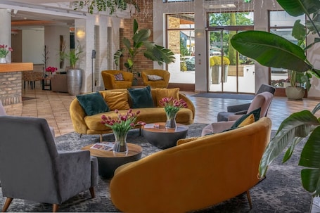 Lobby sitting area. Budapest Airport Hotel Stáció Wellness & Conference