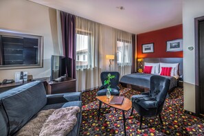 Superior Studio Suite, 1 Queen Bed with Sofa bed