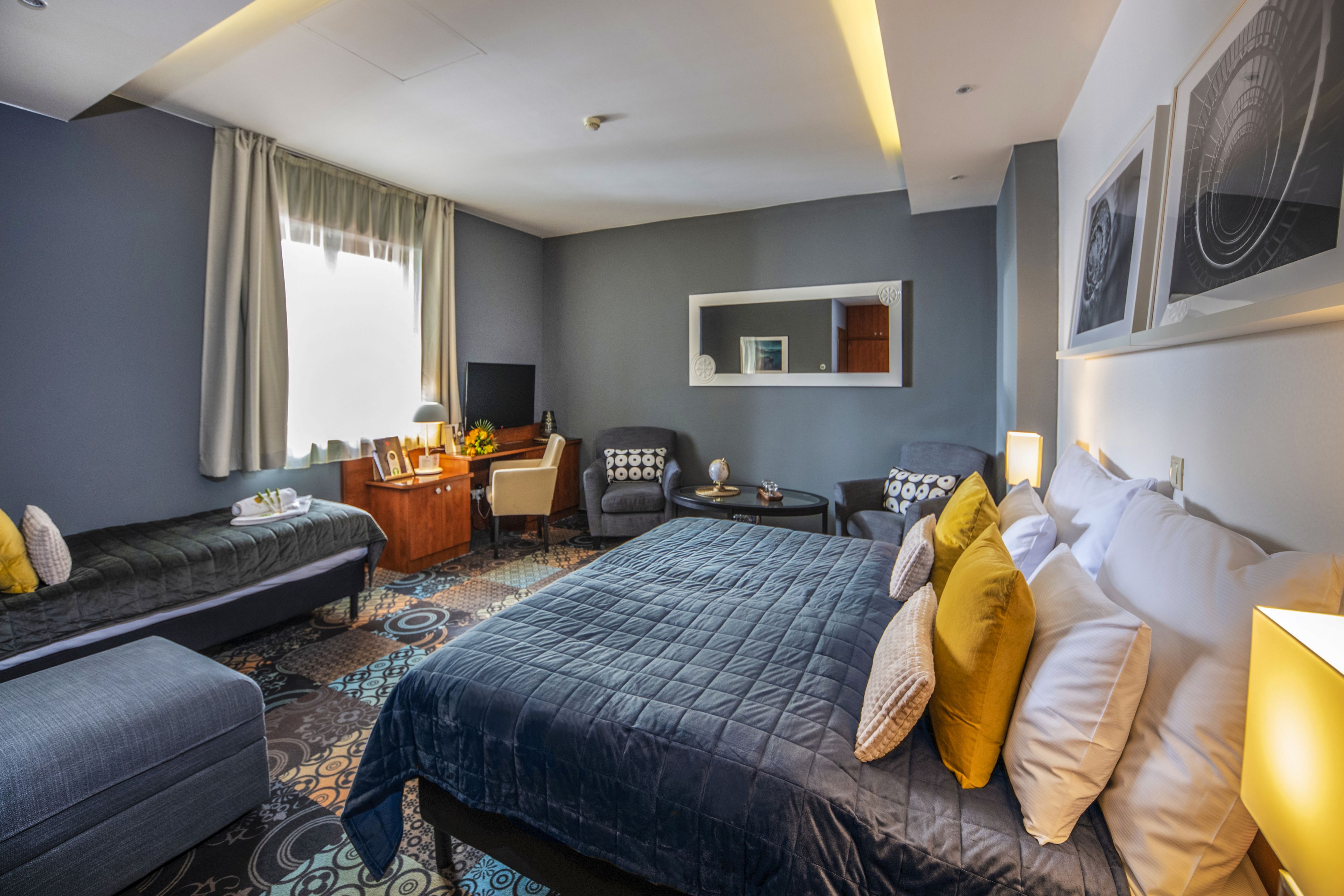 1 bedroom, hypo-allergenic bedding, minibar, in-room safe