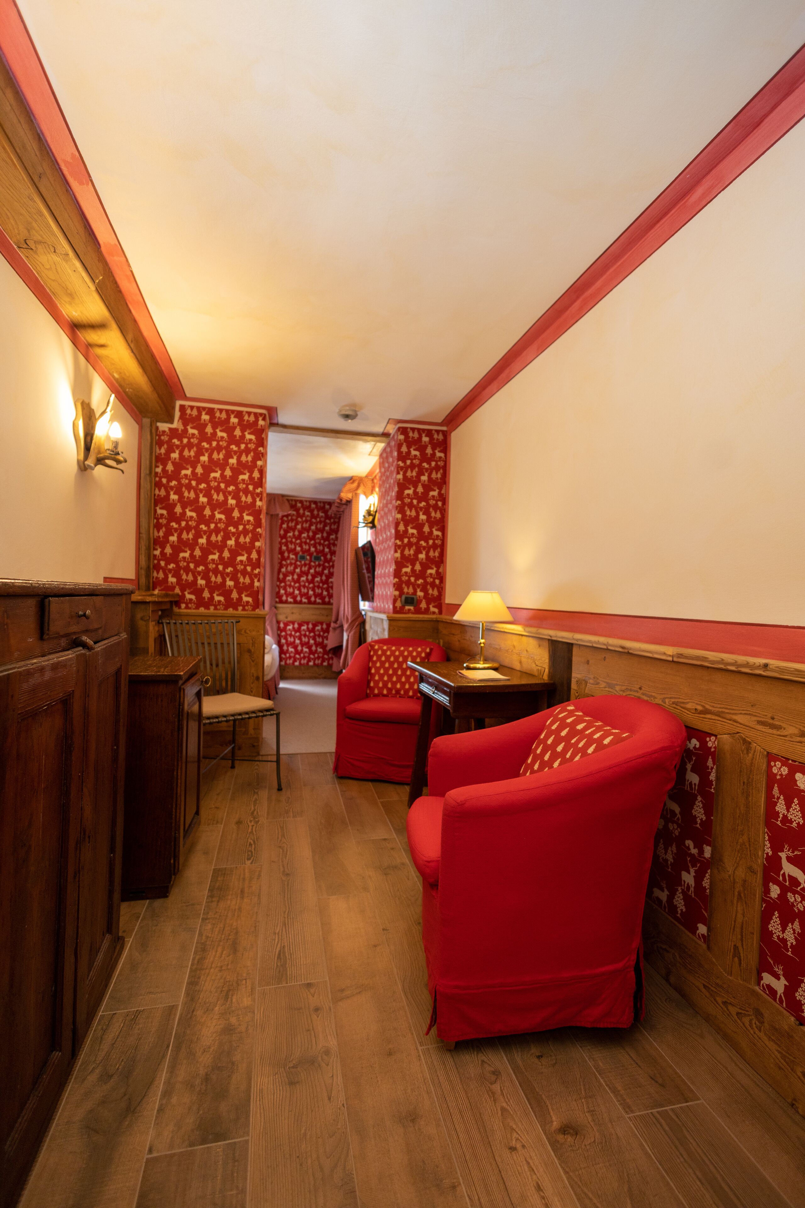 deluxe double room (spa access) | living area | flat-screen tv