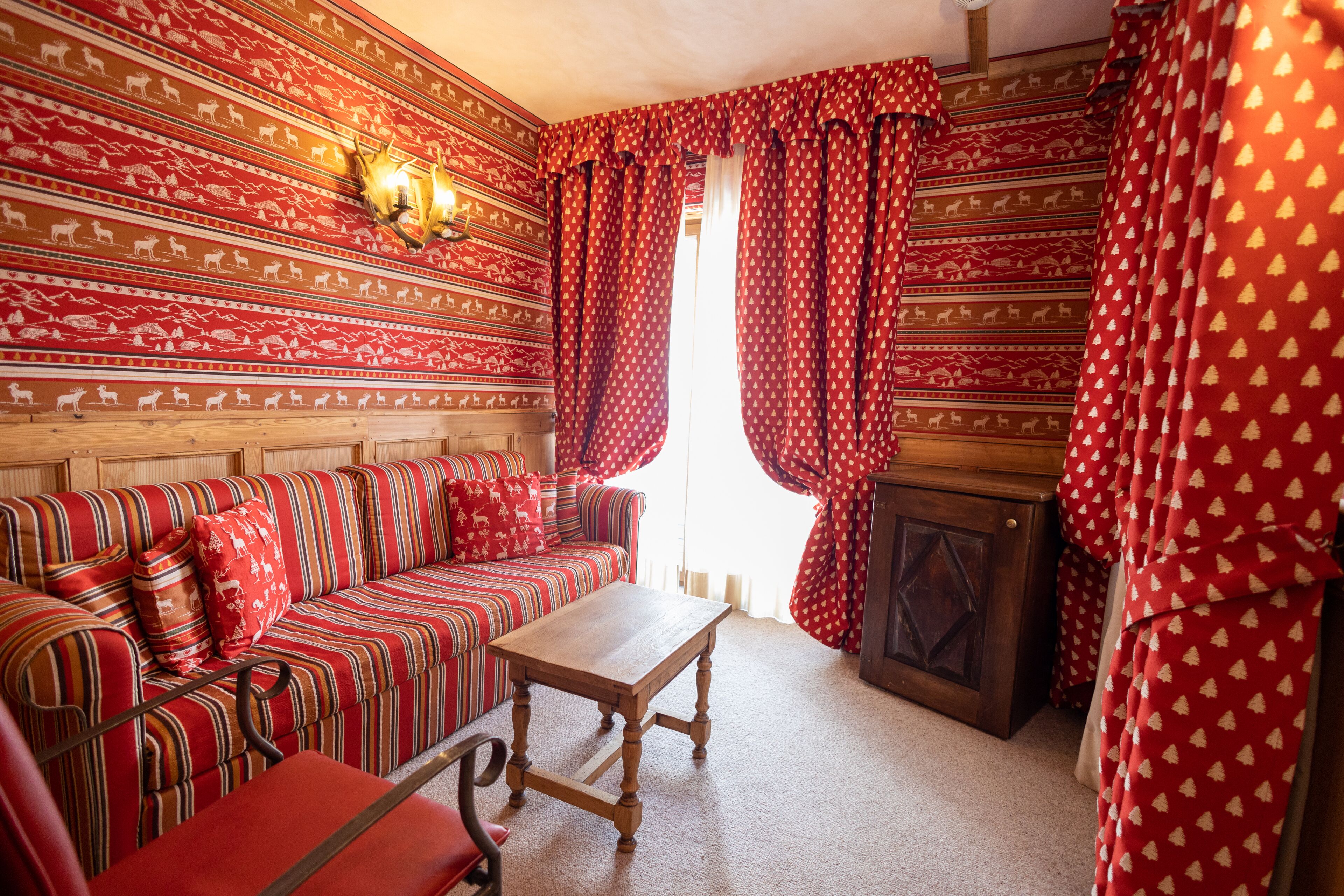 junior suite (spa access) | minibar, in-room safe, desk, blackout curtains