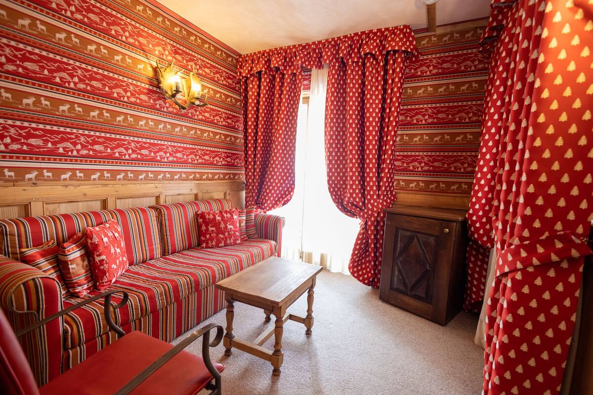 junior suite (spa access) | minibar, in-room safe, desk, blackout curtains