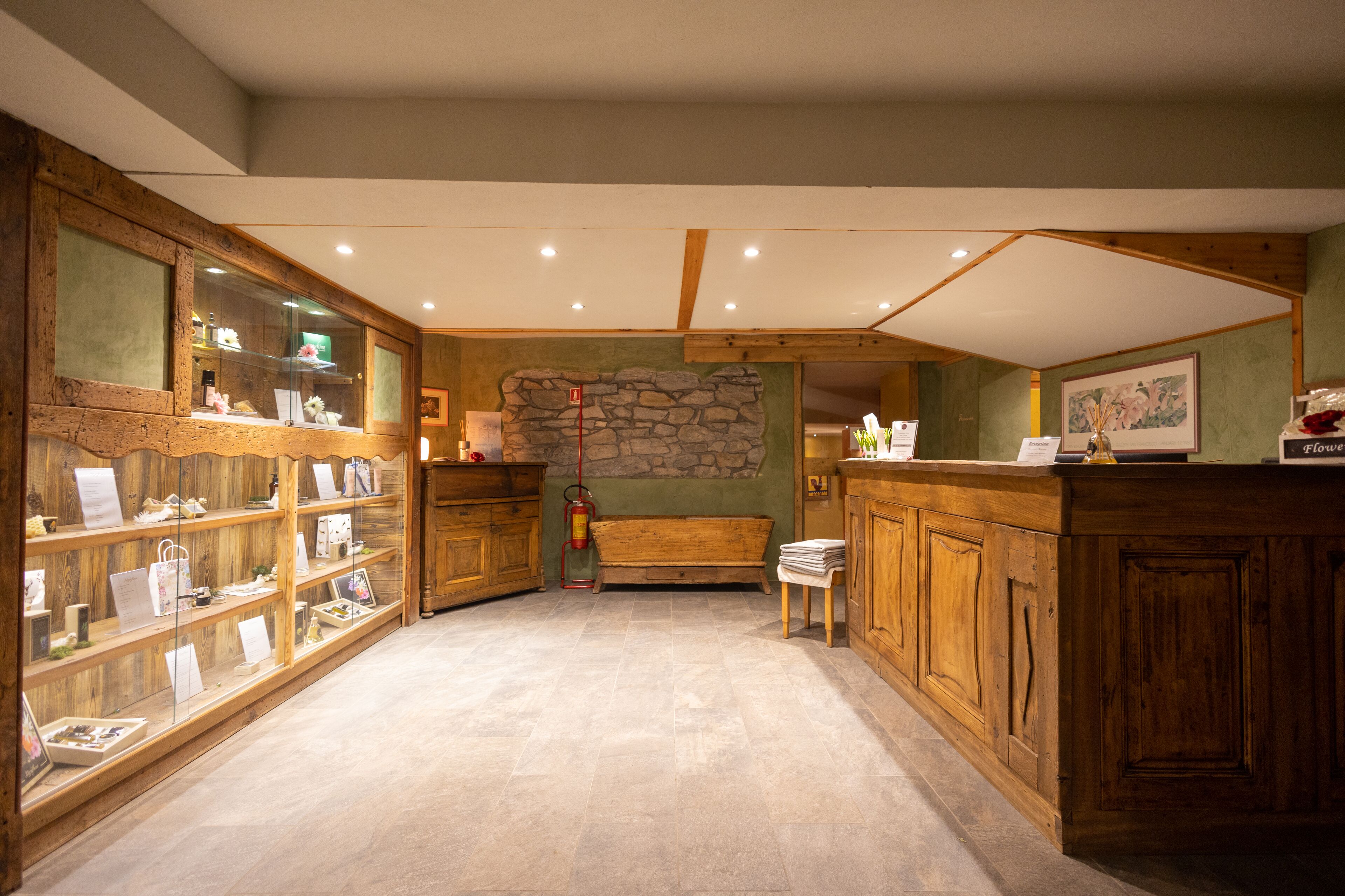 sauna, hot tub, body treatments, deep-tissue massages, sports massages