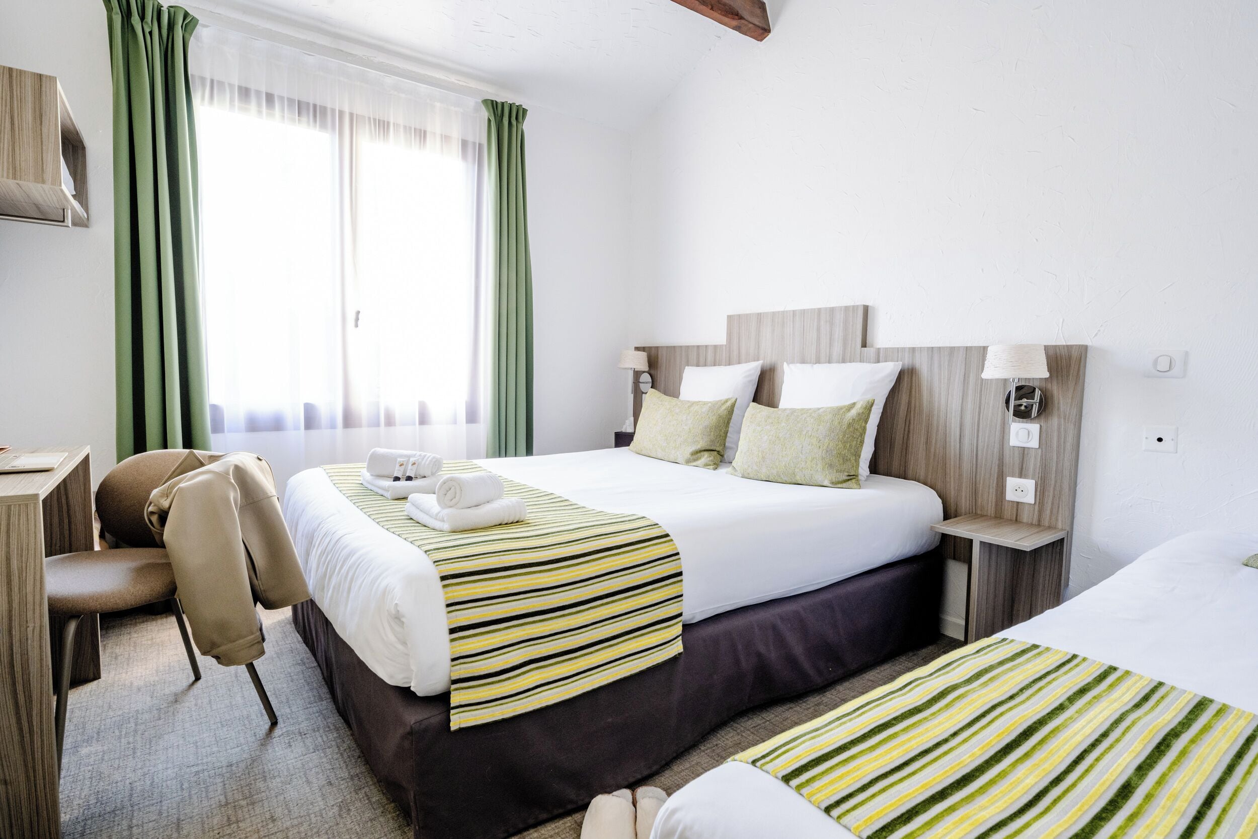 Premium bedding, desk, blackout drapes, free WiFi