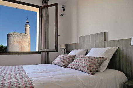 Ropa de cama de alta calidad, escritorio y cortinas blackout
