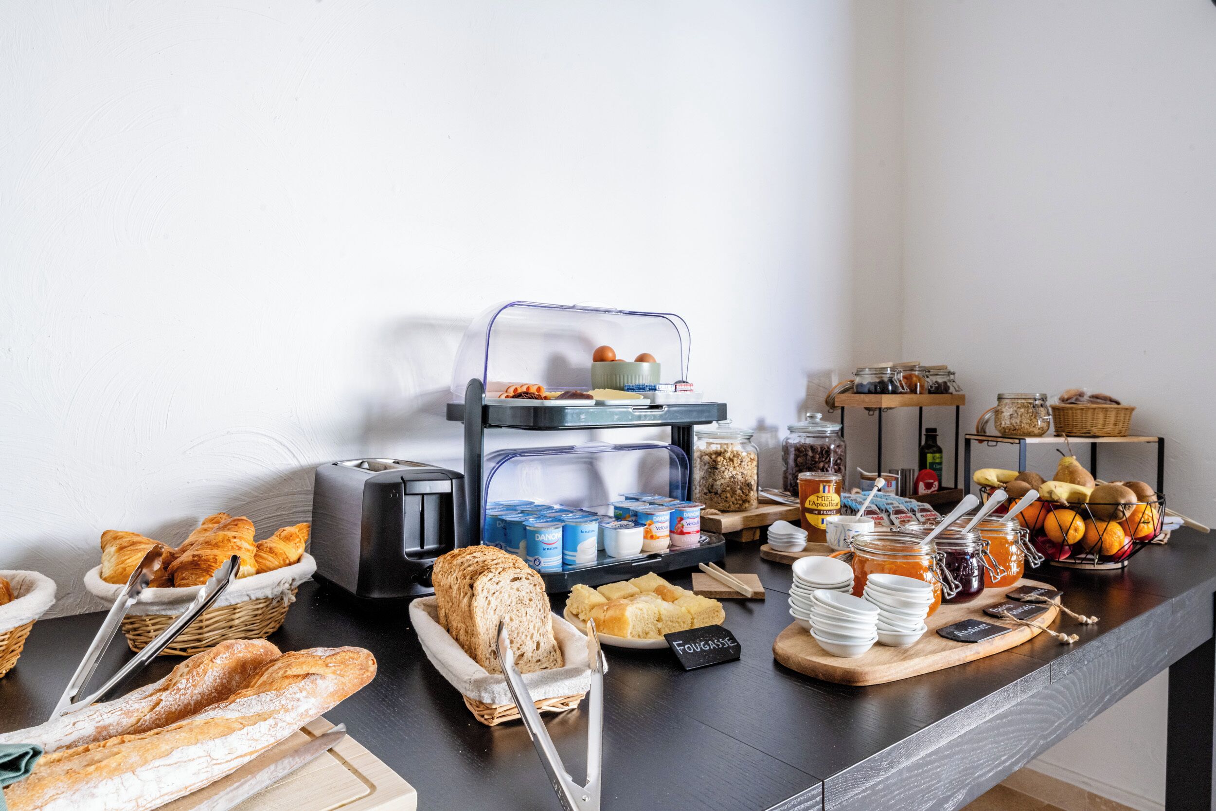 Colazione a buffet, servita tutte le mattine (13.5 EUR a persona) 