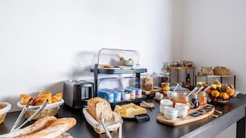 Daily buffet breakfast (EUR 13.5 per person)