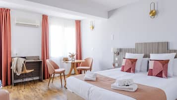 Ropa de cama de alta calidad, escritorio y cortinas blackout