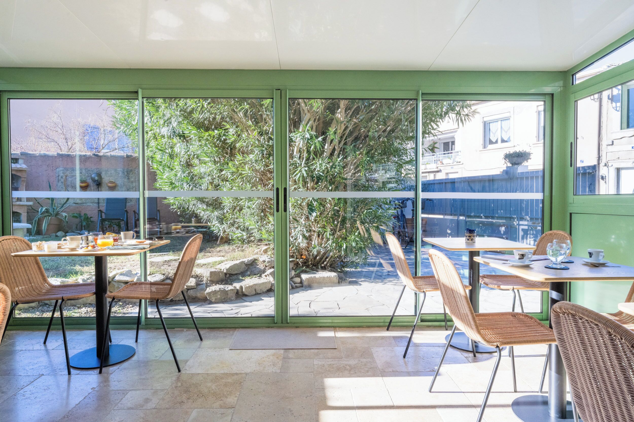 Dagelijks ontbijtbuffet (EUR 13.5 per persoon)