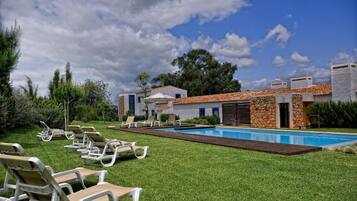 Außenpool, Liegestühle