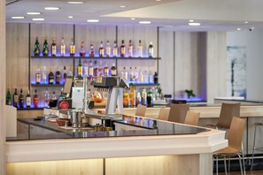 2 Bars/Lounges, Lobby-Lounge