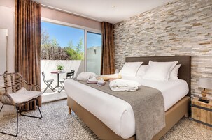 Triple Room | Premium bedding, minibar, in-room safe, desk