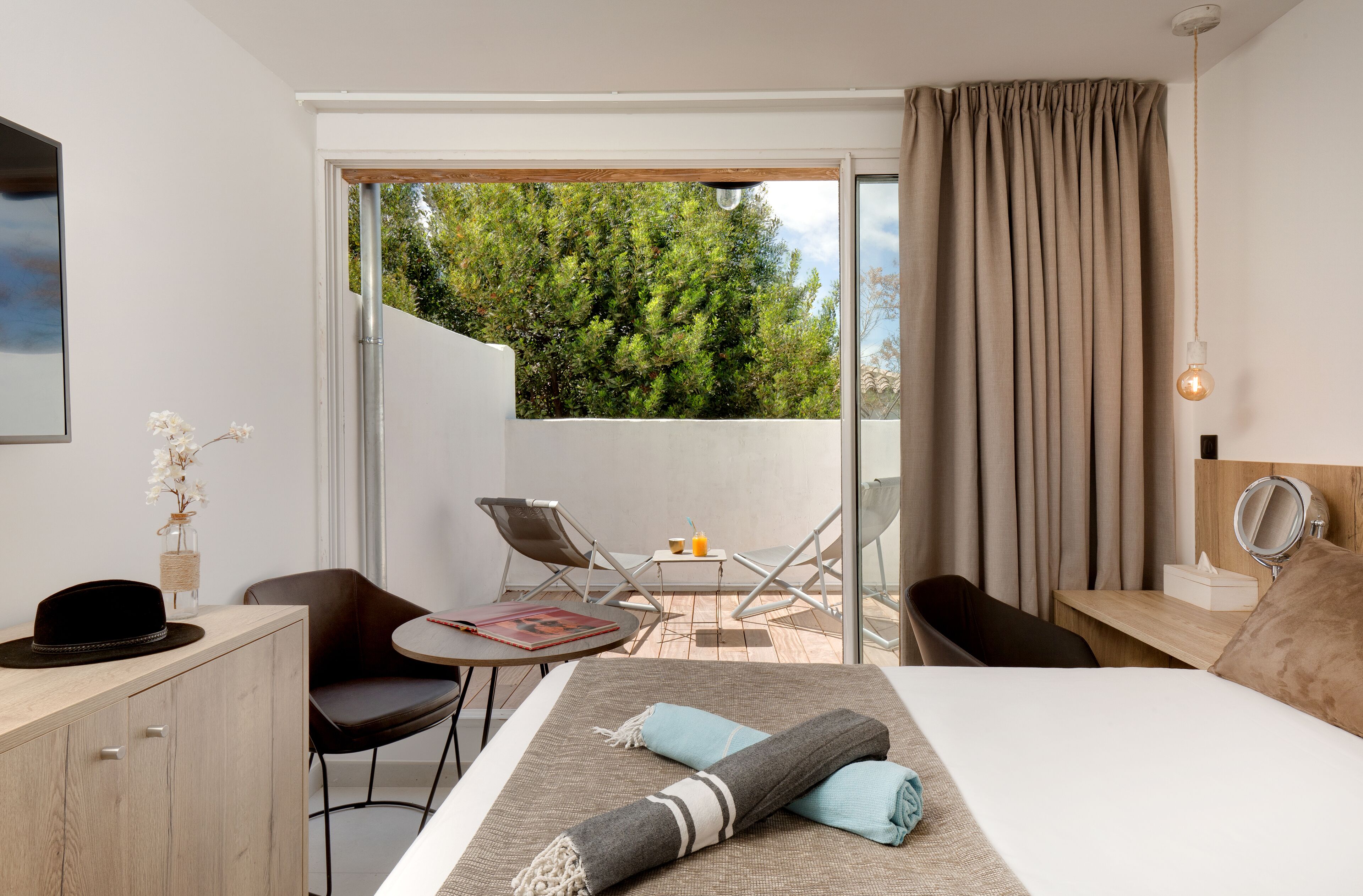 华丽客房, 1 张大床 | 高档床上用品、迷你吧、客房内保险箱、办公桌