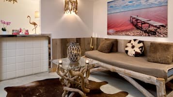 Couples treatment room(s), sauna, hot tub, steam room