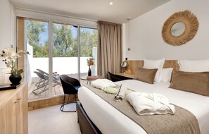 Rom – deluxe, 1 queensize-seng | Sengetøy av topp kvalitet, minibar, safe på rommet og skrivebord