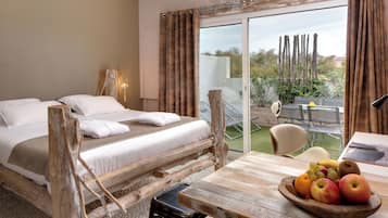 Family Room for 4 people | Premium bedding, minibar, in-room safe, desk