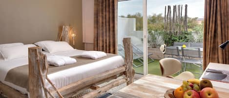 Family Room for 4 people | Premium bedding, minibar, in-room safe, desk