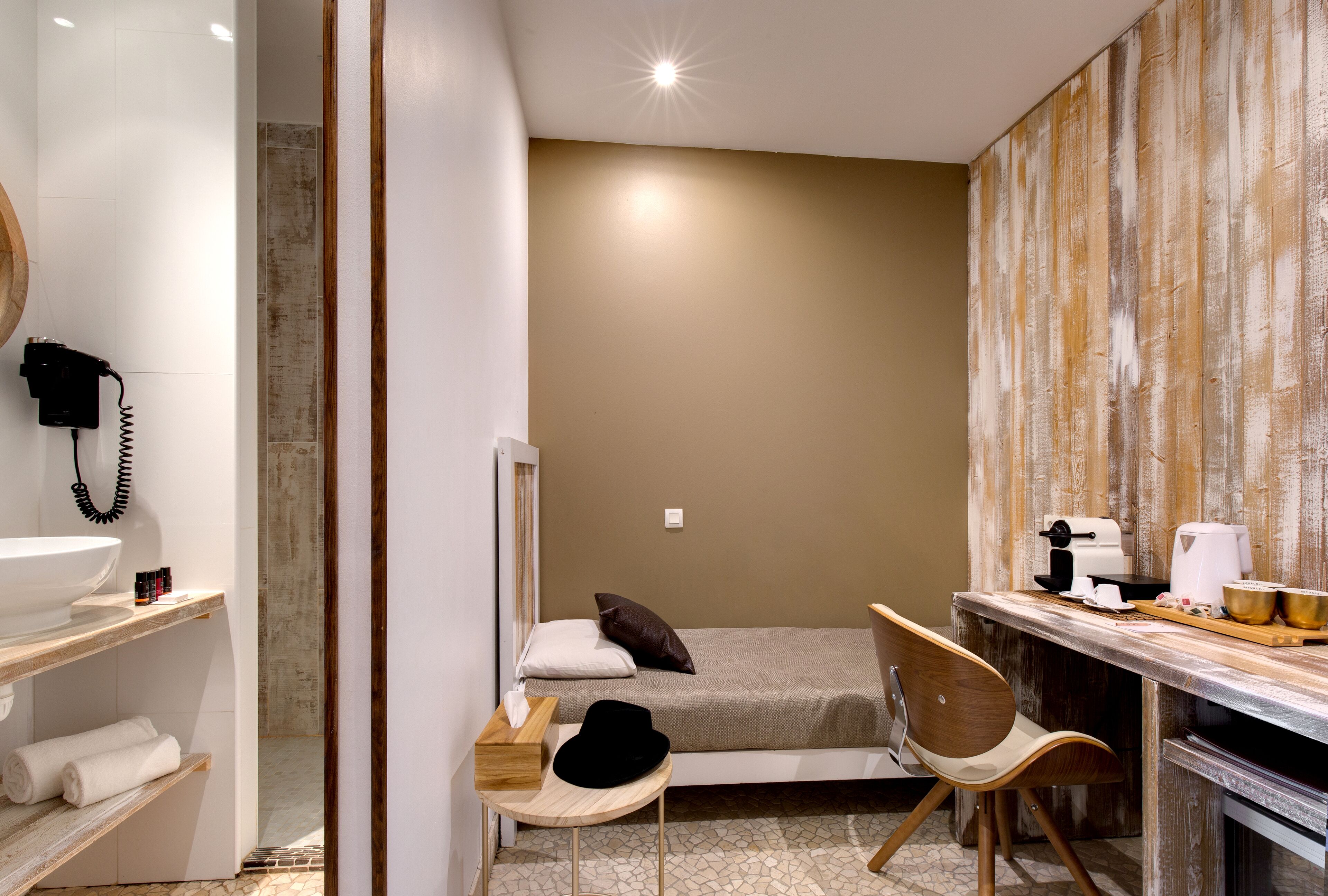 triple room | premium bedding, minibar, in-room safe, desk