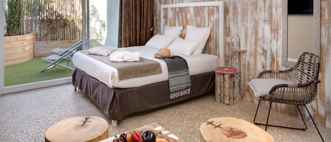 Habitación superior | Ropa de cama de alta calidad y minibar