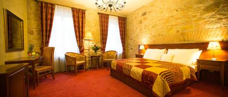 Superior Double Room | Hypo-allergenic bedding, minibar, in-room safe, desk