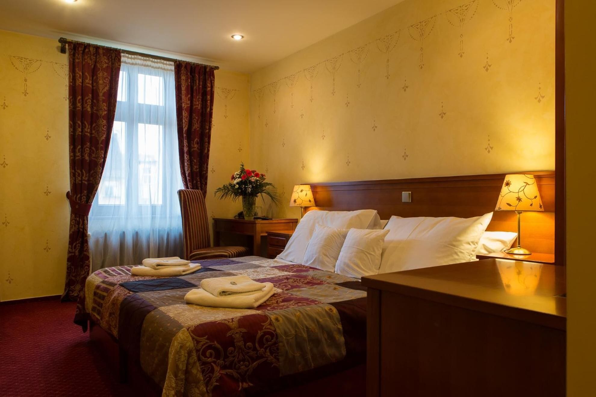 hypo-allergenic bedding, minibar, in-room safe, desk