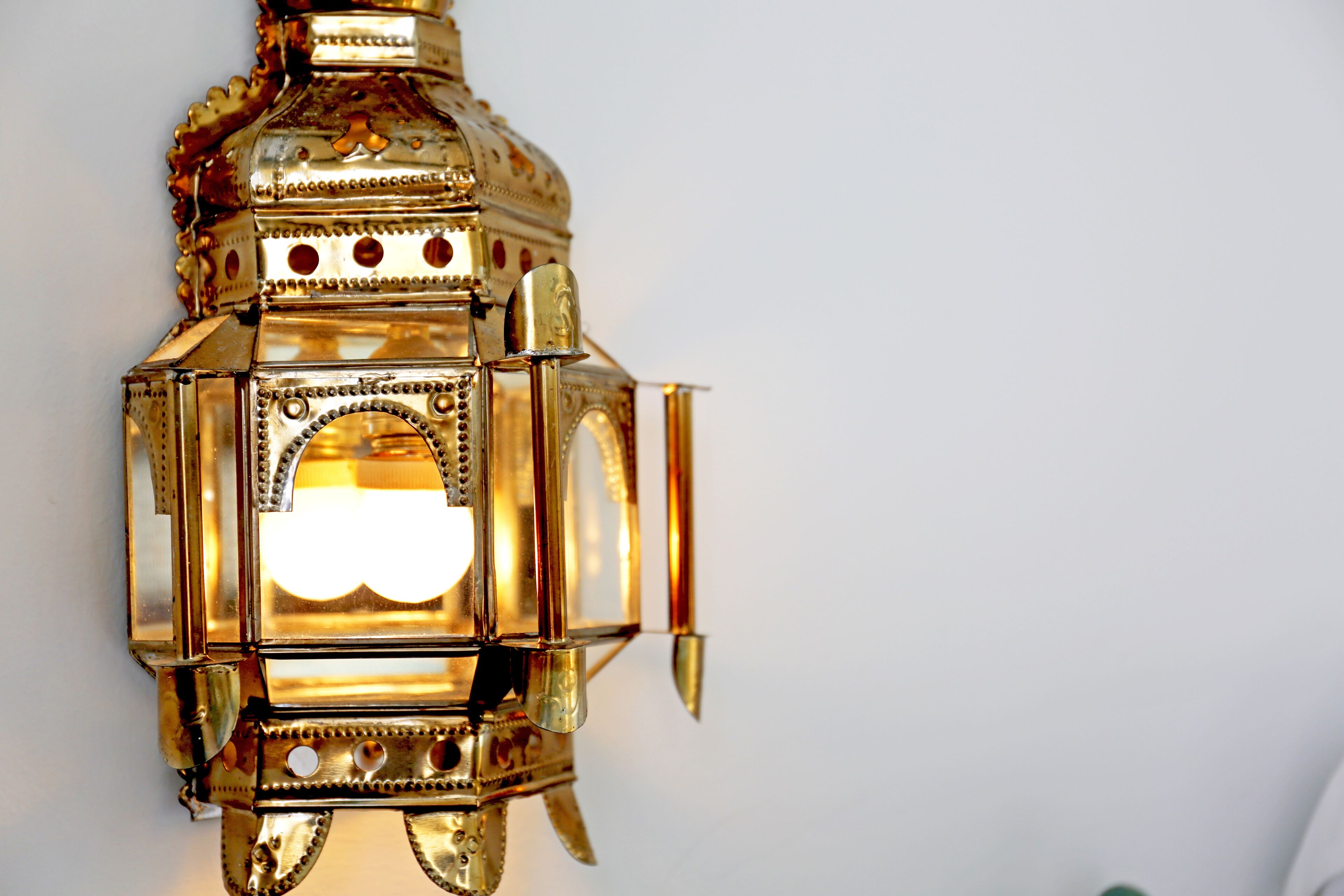 junior suite, sea view | living room | 39-inch flat-screen tv with cable channels, tv, mp3 dock