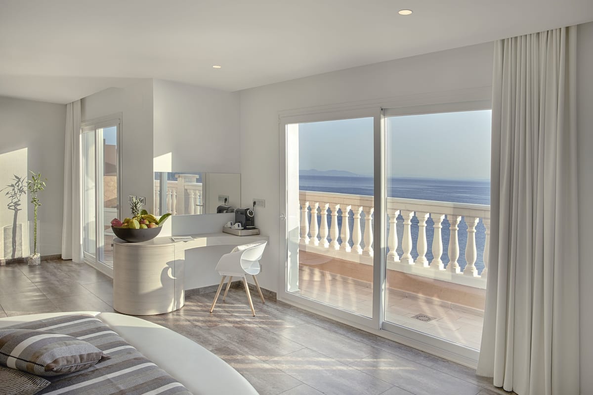 penthouse, terrace, sea view | 1 bedroom, minibar, in-room safe, desk