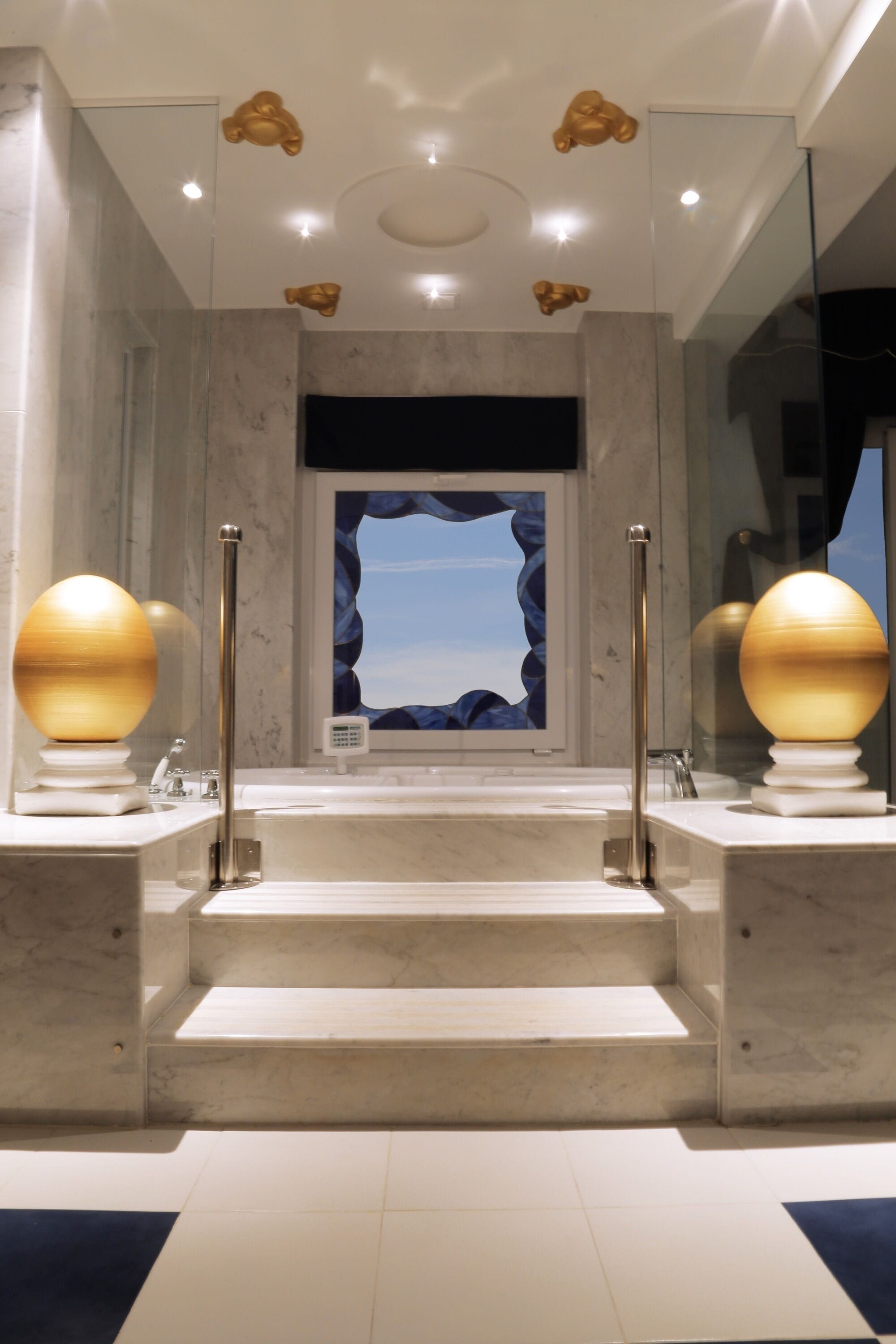 suite (surrealist) | bathroom | free toiletries, hair dryer, bathrobes, towels