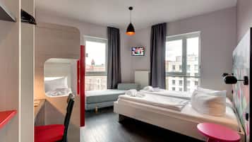 5-Bed Room | In-room safe, desk, soundproofing, free WiFi