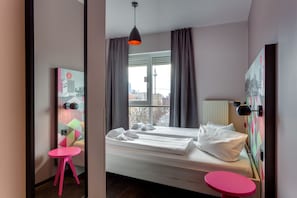 In-room safe, desk, soundproofing, free WiFi - Meininger Hotel Berlin Prenzlauer Berg (Berlin)